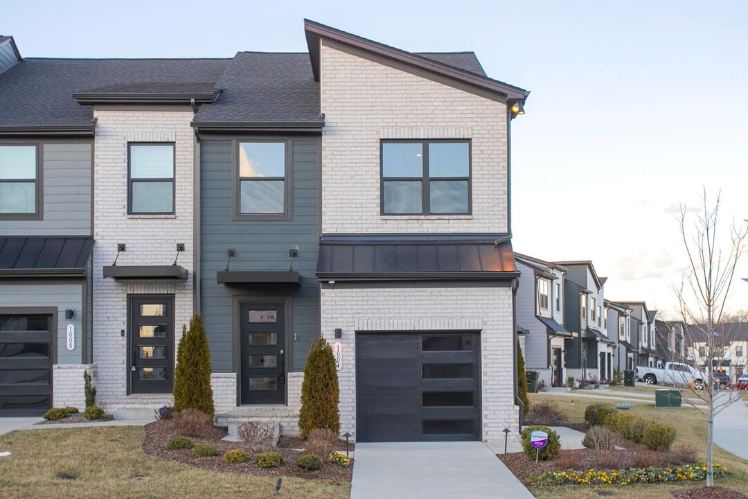 1004 Riverbrook Dr in Gallatin, TN - Building Photo