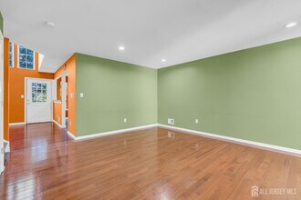 356 Hawthorne Rd in North Brunswick, NJ - Building Photo - Building Photo