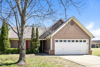 7082 Hampton Dr in Horn Lake, MS - Foto de edificio - Building Photo