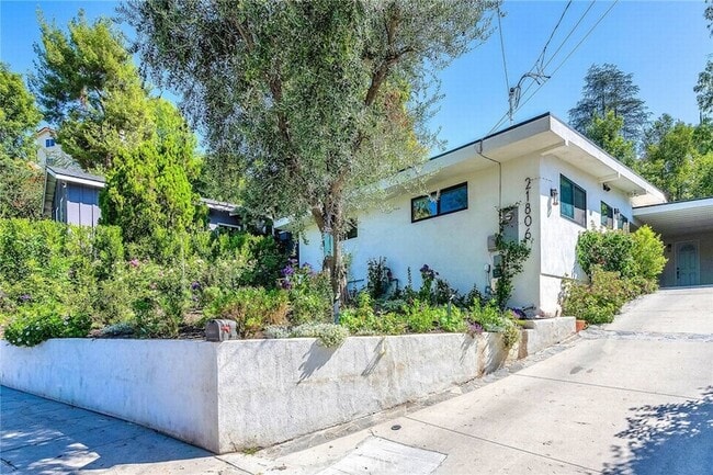 21806 Ybarra Rd, Unit 3 in Los Angeles, CA - Building Photo - Building Photo