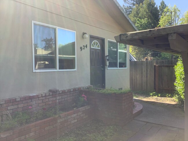 property at 922-924 Wright St