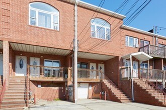 Rockaway Beach Queens in Far Rockaway, NY - Foto de edificio - Building Photo