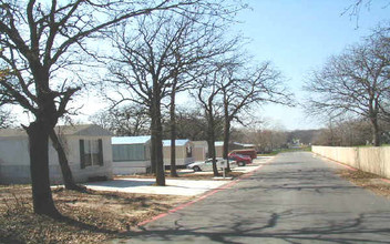 Meadow Creek Ranch MHC in Irving, TX - Building Photo - Building Photo