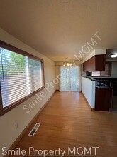 215 SE 91st Ave in Portland, OR - Building Photo - Building Photo