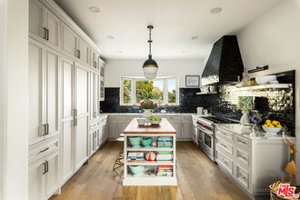 6491 Rodgerton Dr in Los Angeles, CA - Building Photo - Building Photo