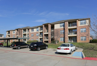 Timber Oaks in Grand Prairie, TX - Building Photo - Building Photo