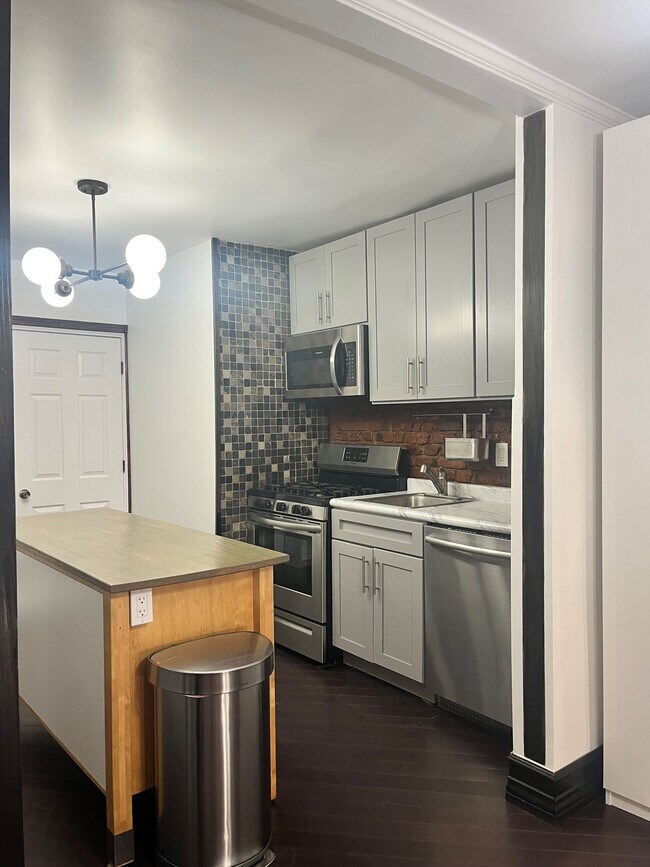 12 Parkside Ct in Brooklyn, NY - Building Photo - Building Photo