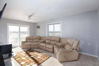 401 E Peter Ln in Little Chute, WI - Building Photo - Building Photo