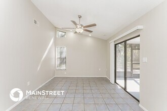 8055 Wooden Dr in Spring Hill, FL - Foto de edificio - Building Photo