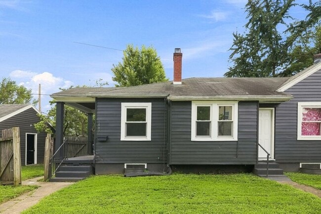 property at 2902 Whittier Ave