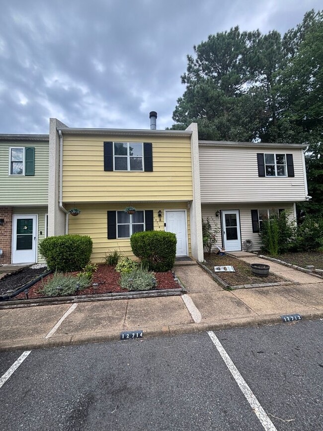 12714 Woodside Ln in Newport News, VA - Building Photo - Building Photo