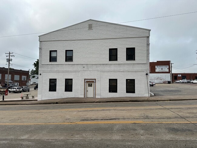 property at 105 E Poplar St