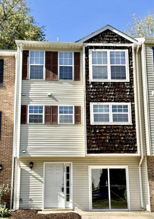 102 Appalachian Dr in Stafford, VA - Building Photo