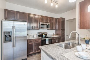 The Retreat in Richmond, TX - Building Photo