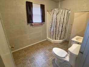 229 W Highland Ave in Chelan, WA - Building Photo - Building Photo
