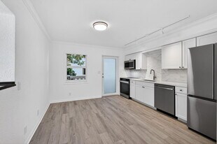 624 Southwind Cir in North Palm Beach, FL - Building Photo