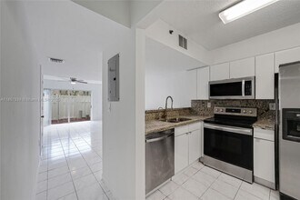 139 Riviera Cir in Weston, FL - Foto de edificio - Building Photo