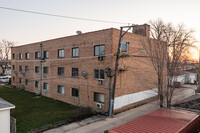 Summit 1 Apartments in Summit, IL - Foto de edificio - Building Photo