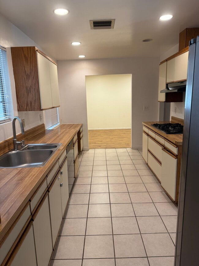 property at 9520 Hayvenhurst Ave