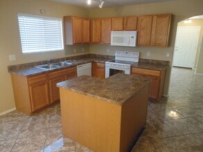 684 W Echo Mesa Dr in Green Valley, AZ - Building Photo - Building Photo