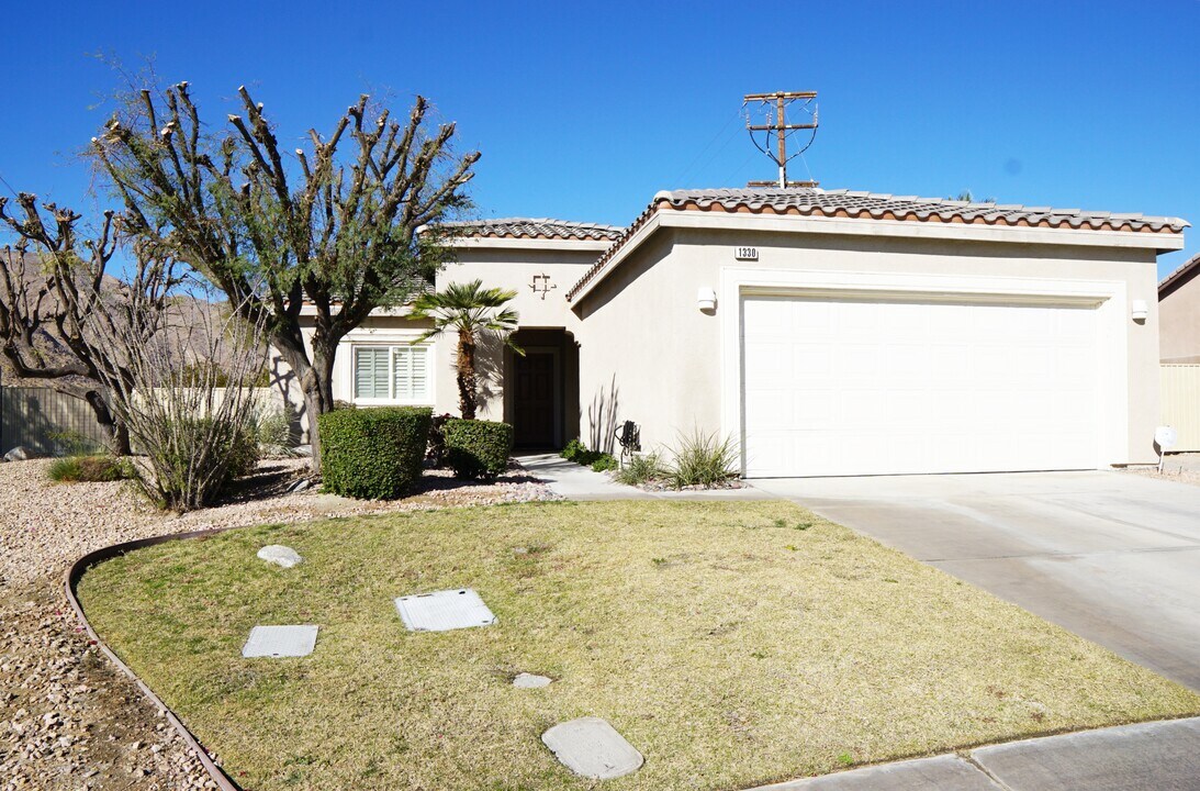 1330 Vista Sol in Palm Springs, CA - Building Photo