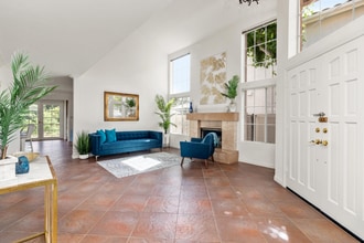 1553 Green Oak Rd in Vista, CA - Foto de edificio - Building Photo