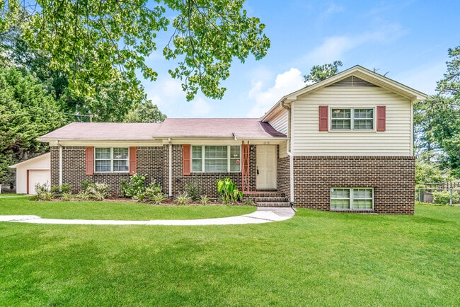 property at 1119 Meadow Ln