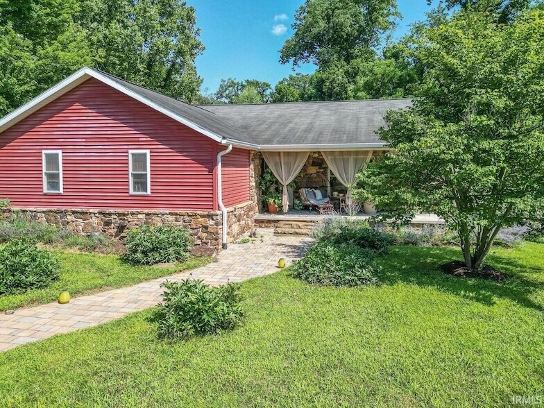 1106 W Countryside Ln in Bloomington, IN - Building Photo