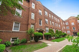 656 W Oakdale Ave in Chicago, IL - Building Photo