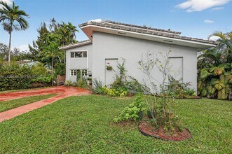 135 South Dr in Miami Springs, FL - Building Photo - Building Photo