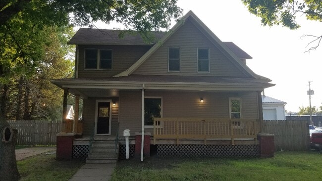 312 SW Pleasant St in Ankeny, IA - Building Photo - Building Photo