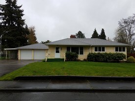 7811 NW 9th Ave in Vancouver, WA - Building Photo