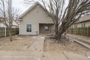 415 E 2nd St in Skiatook, OK - Building Photo