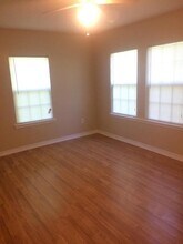221 Bowen Loop in Cleveland, TX - Building Photo - Building Photo