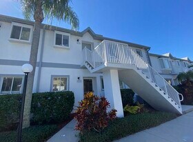 343 Ocean Park Ln in Cape Canaveral, FL - Building Photo