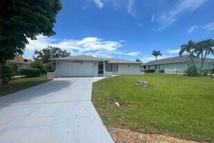 2208 SE 16th St in Cape Coral, FL - Building Photo