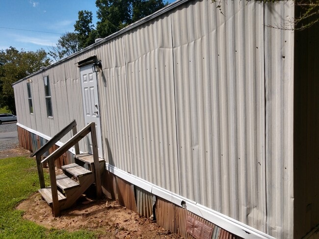 7960 Reynolda Rd in Tobaccoville, NC - Building Photo - Building Photo