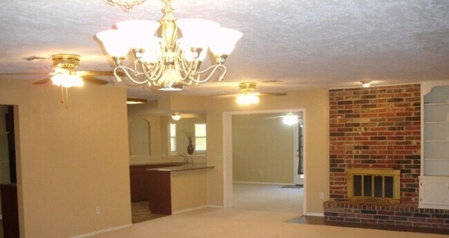 6705 SW Chaucer Dr in Lawton, OK - Building Photo - Building Photo