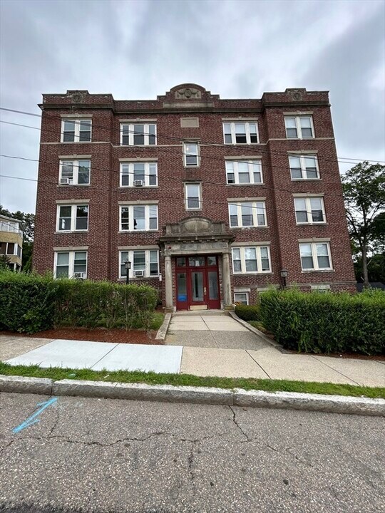 31 Dennison Ave in Framingham, MA - Building Photo