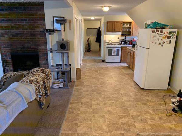 80 Robbins St in Waltham, MA - Foto de edificio - Building Photo