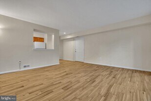 41 Summit Ct in Evesham, NJ - Building Photo