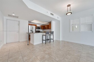 7270 SW 89th St, Unit C403 in Miami, FL - Building Photo - Building Photo