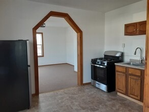 83 Main St, Unit 2A in Westfield, MA - Building Photo - Building Photo
