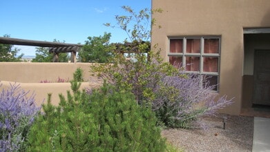 1040 Cll Palomita in Taos, NM - Building Photo - Building Photo