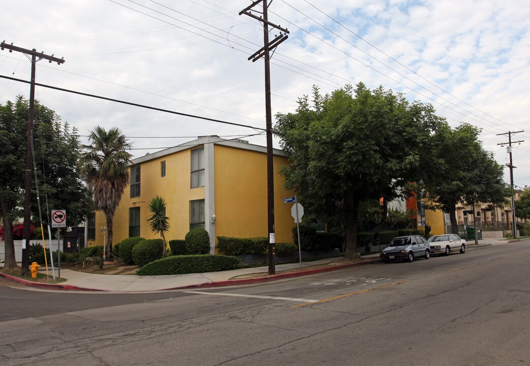 18308 Rayen St in Northridge, CA - Building Photo