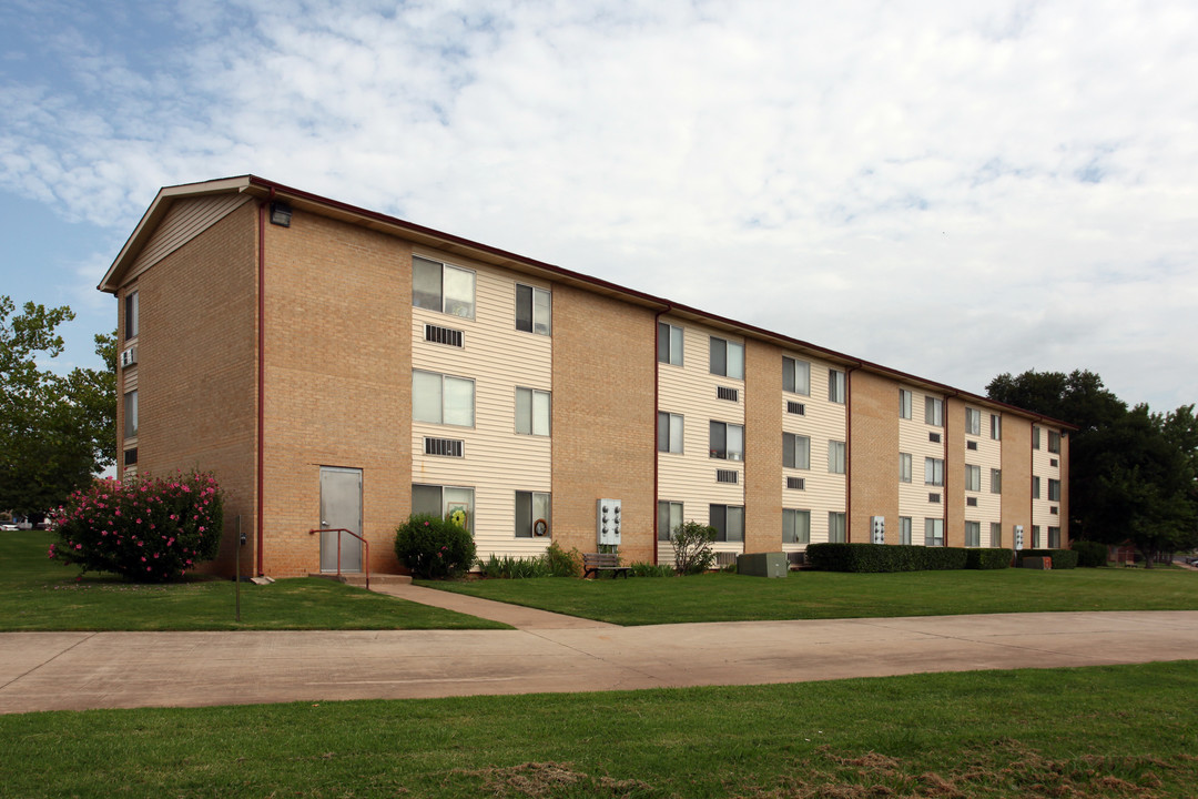 Oklahoma Christian Apartments in Edmond, OK - Foto de edificio