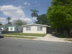 3105 Windsor Ave in West Palm Beach, FL - Building Photo
