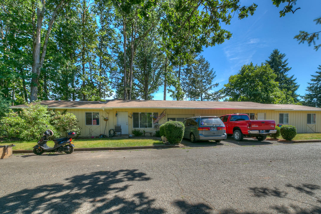 9 Unit - Hawthorne and Elliot in Newberg, OR - Building Photo