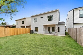 514 Melbourne St in Houston, TX - Building Photo - Building Photo