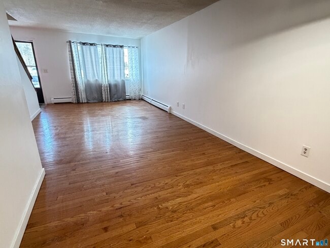 148 High Path Rd in Windsor, CT - Building Photo - Building Photo